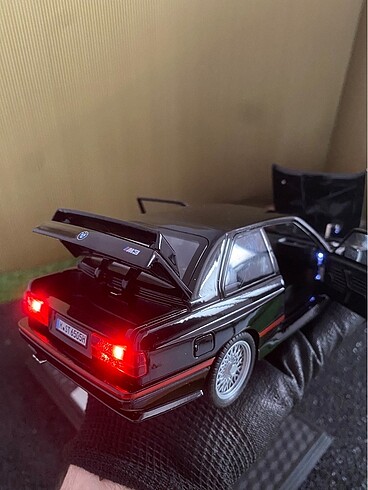 Beden Renk 1:24~1988 BMW M3 E30 model car