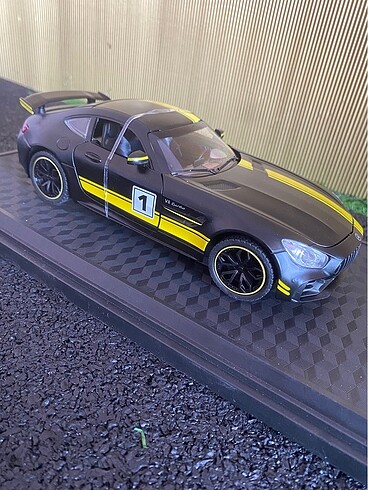 1:24~Mercedes AMG GTR diecast model ????