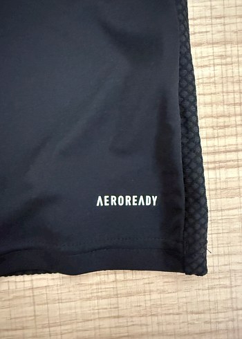 Erkek Siyah V Yaka Kısa Kollu Spor Tişört - Görsel 3