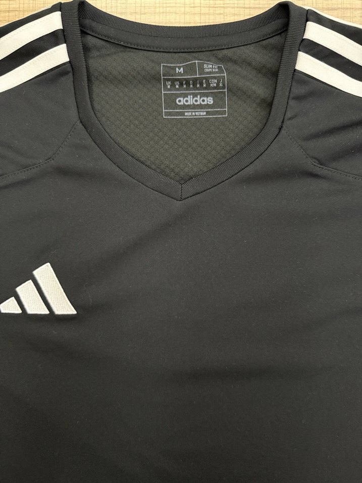 Erkek Siyah V Yaka Kısa Kollu Spor Tişört - Görsel 2