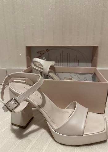 Nine West ürünü