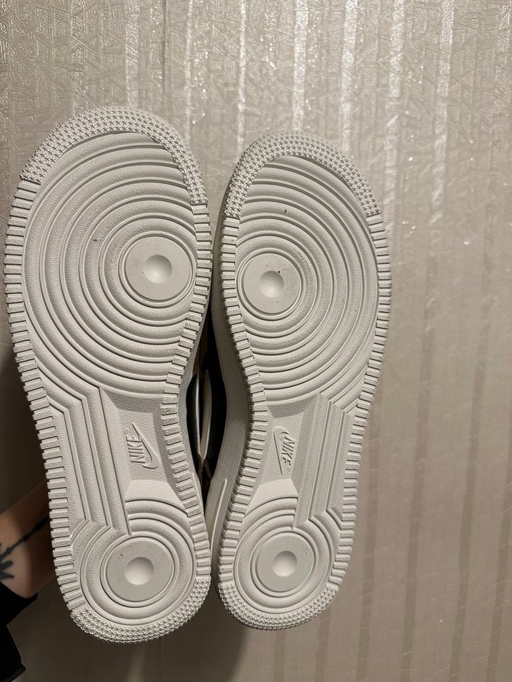 Nike Air Force 1 Kahverengi Süet Sneaker — görsel 3/5