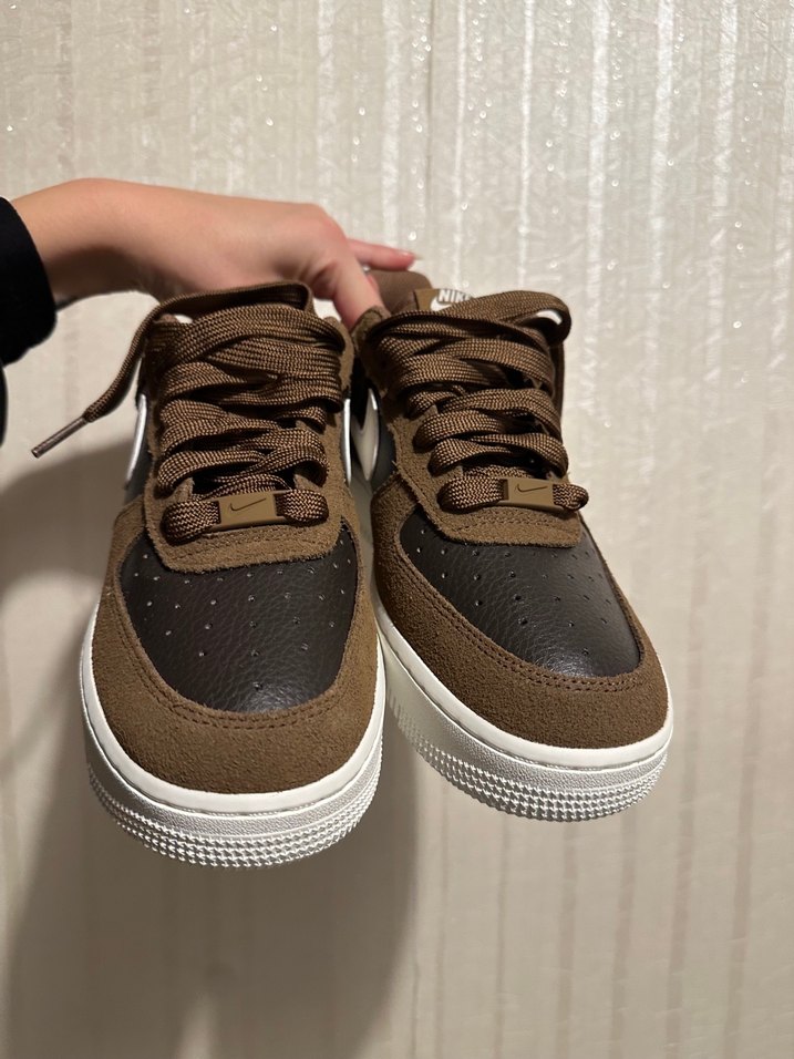 Nike Air Force 1 Kahverengi Süet Sneaker — görsel 2/5