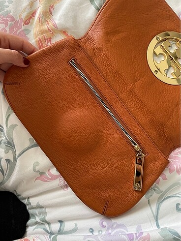 Beden Tory burch clutch