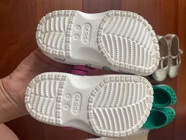 22 Beden beyaz Renk Crocs terlik