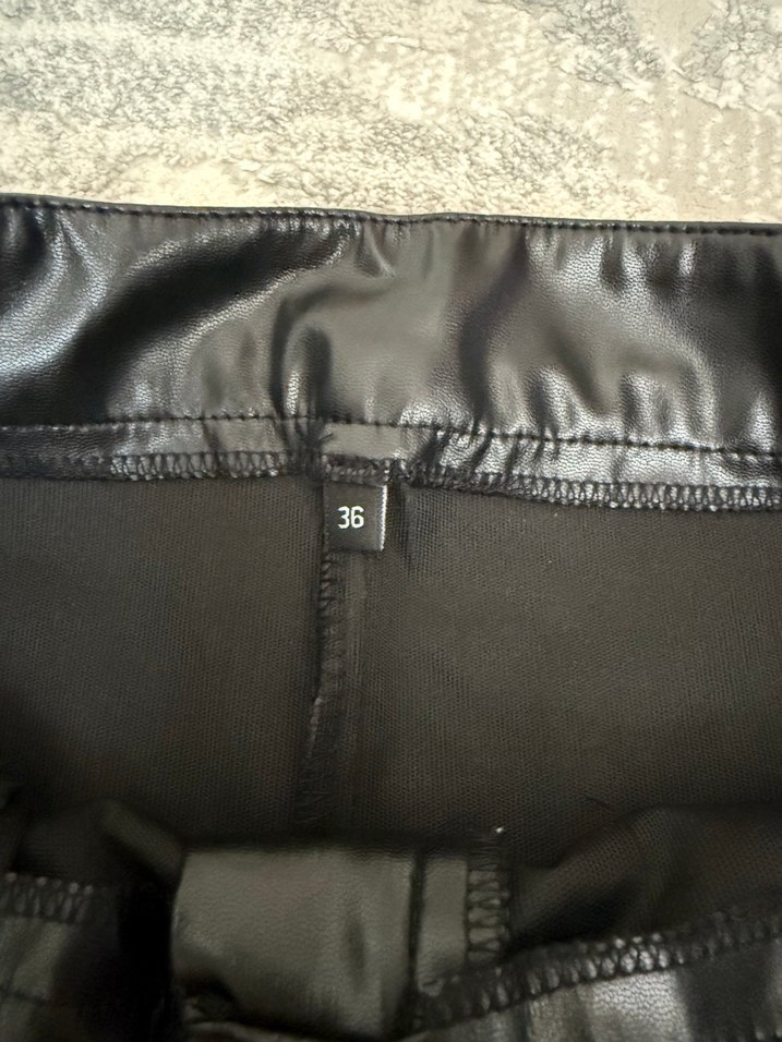 Siyah Deri Kemerli Mini Şort - Görsel 2