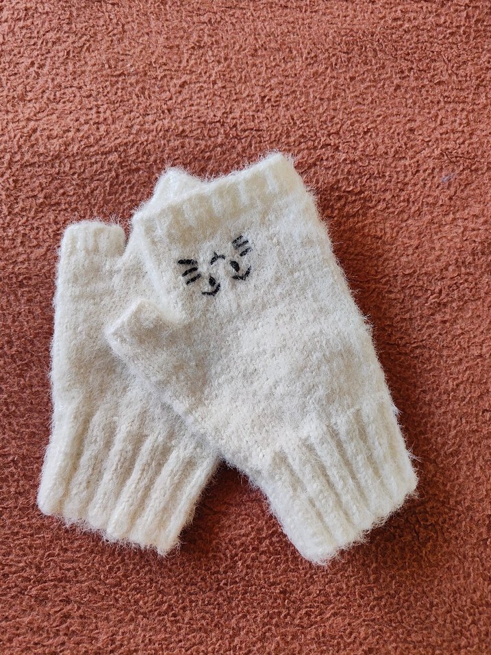 Beyaz Örgü Parmaksız Kadın Eldiveni - Görsel 2