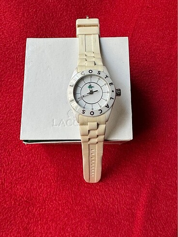 Lacoste kol saati