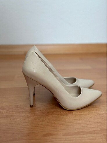 Bej rengi stiletto