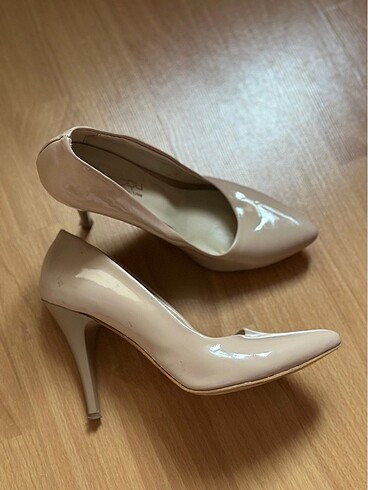 Ten rengi stiletto
