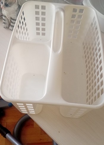 Beyaz Plastik Bölmeli Sepet