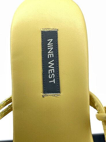 38 Beden sarı Renk Nine West Terlik %70 İndirimli.