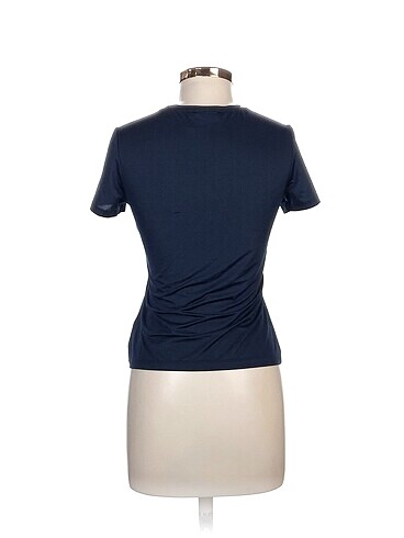 m Beden Weekday T-shirt %70 İndirimli.