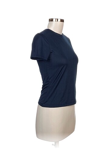 Weekday Weekday T-shirt %70 İndirimli.