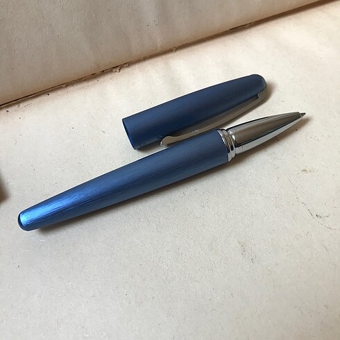 diğer Beden mavi Renk Crow Feather tükenmez kalem .2. El üründür