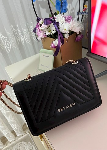 Beymen Zincir Detaylı Siyah Yılan Desenli Deri Çanta
