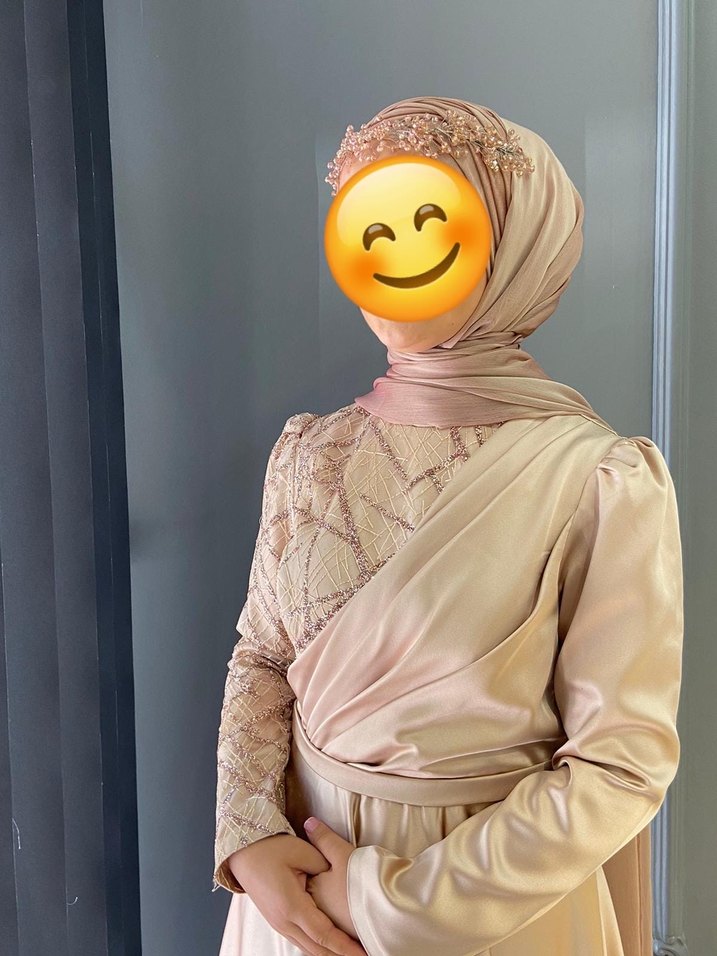 Bej Uzun Kollu Drapeli Tesettür Abiye - Görsel 2