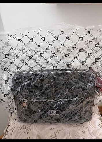 Yeni pierre cardin askılı çanta?iadesiz siyah