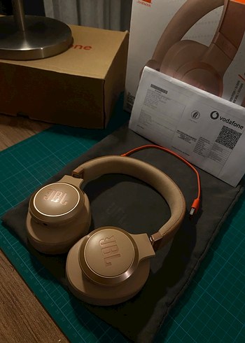 JBL Live 770NC Bluetooth Kulaküstü Kulaklık - Görsel 2