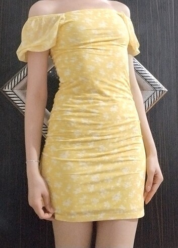 Mini çiçekli sarı elbise 