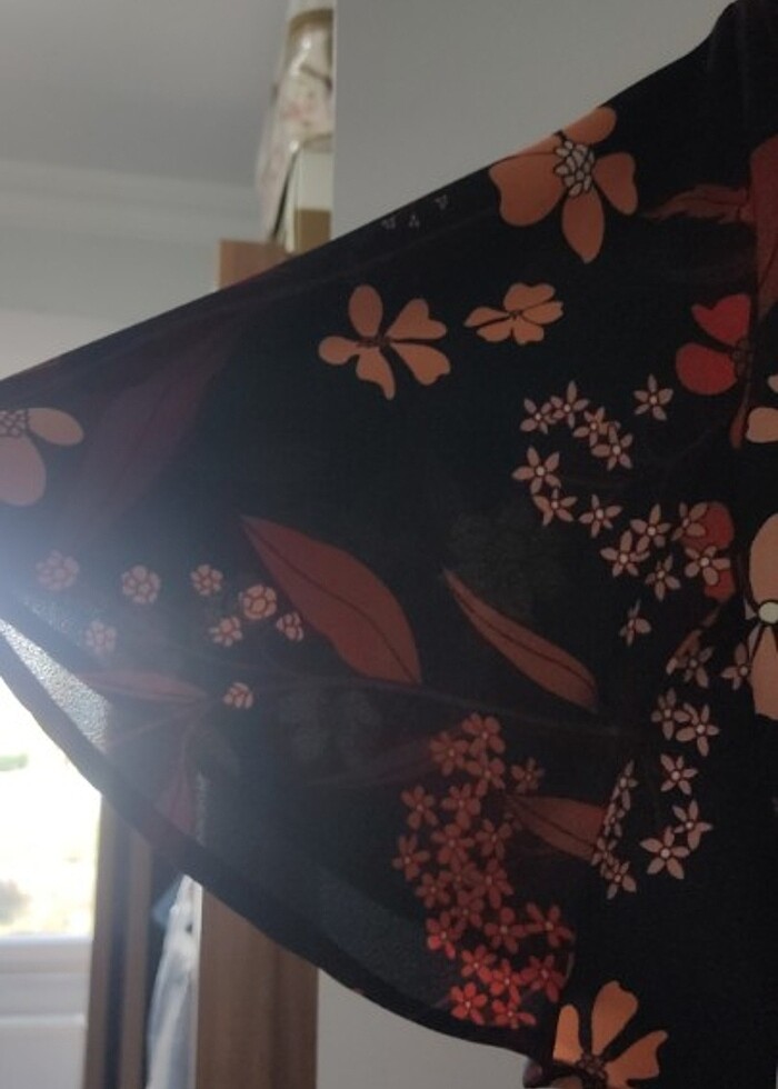 Çicekli elbise - Görsel 2