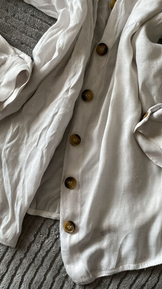 Düğmeli Beyaz Keten Kadın Gömlek - Görsel 2