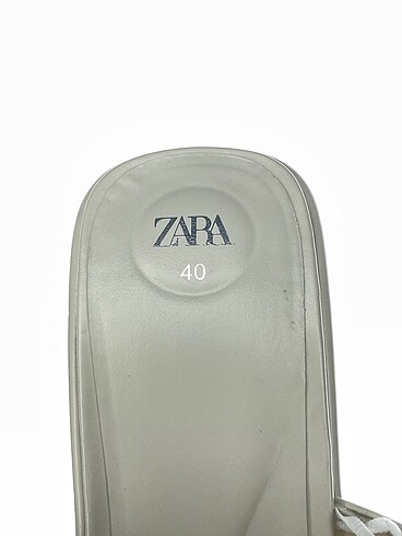 40 Beden beyaz Renk Zara Platform %70 İndirimli.