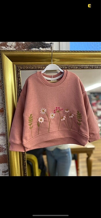 Sweatshirt