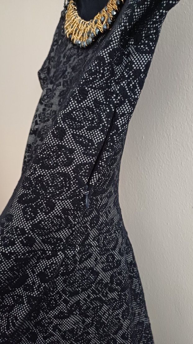 Zincir Detaylı Midi Elbise - Görsel 2