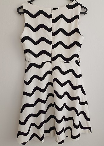 Zara Zebra Desenli Midi Kolsuz Elbise