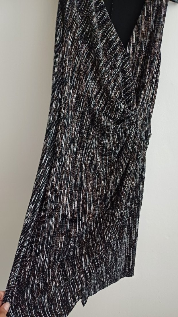 Kolsuz Siyah Piliseli Midi Elbise - Görsel 2