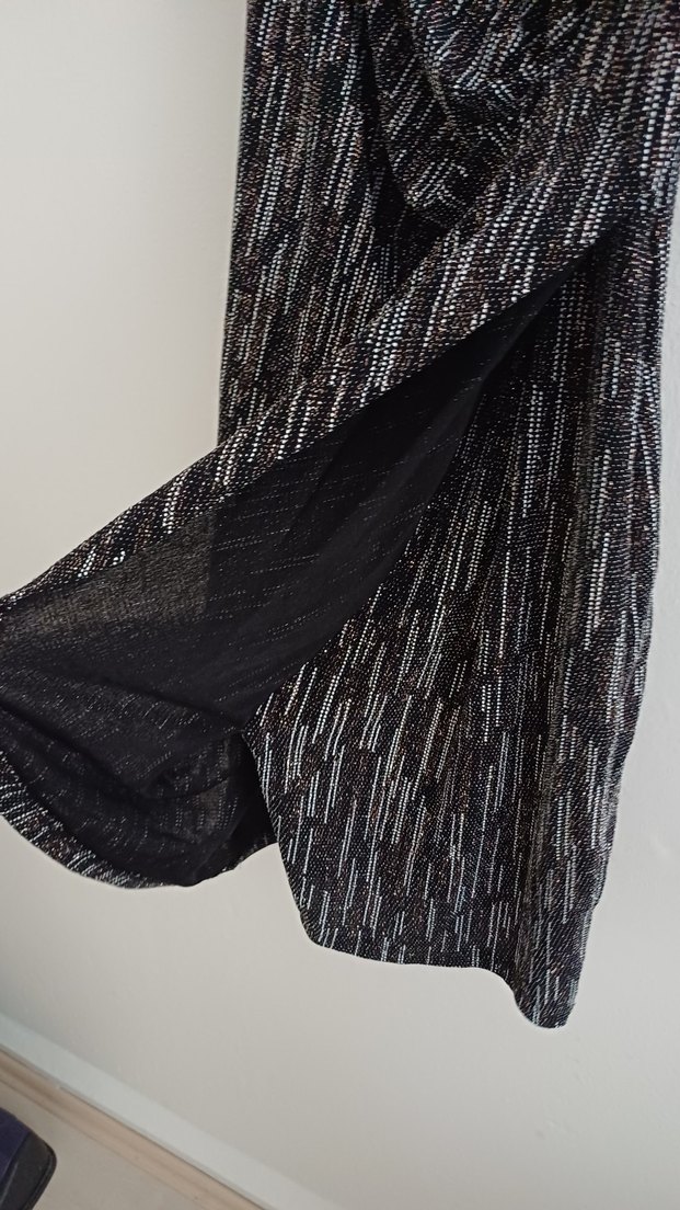 Kolsuz Siyah Piliseli Midi Elbise - Görsel 5