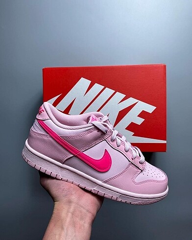 Nike Dunk Low Triple Pink