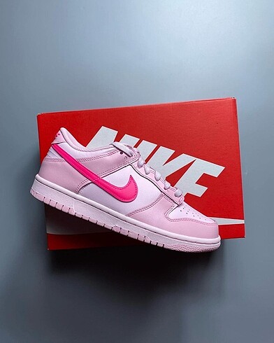 Nike Nike Dunk Low Triple Pink