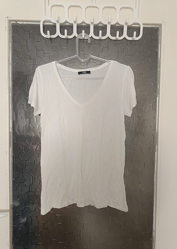 Kadın Beyaz V Yaka Kısa Kollu Pamuklu Tişört - Görsel 2