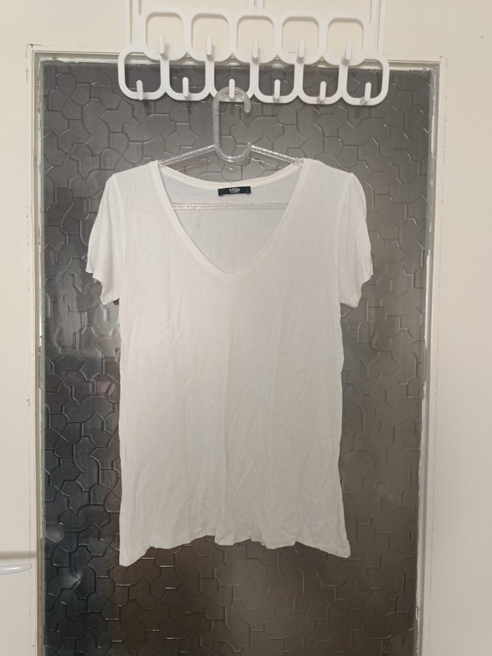 Kadın Beyaz V Yaka Kısa Kollu Pamuklu Tişört - Görsel 2