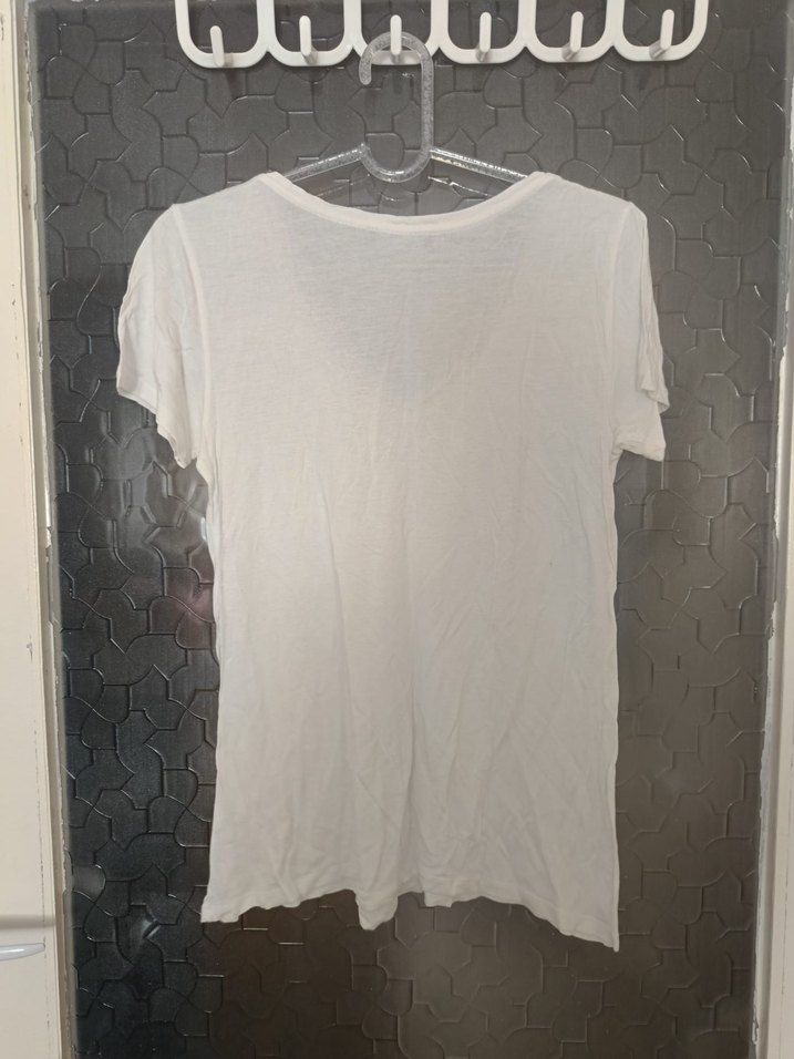 Kadın Beyaz V Yaka Kısa Kollu Pamuklu Tişört - Görsel 3