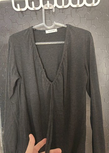 Gri V Yaka Uzun Kollu Kazağı - Görsel 2