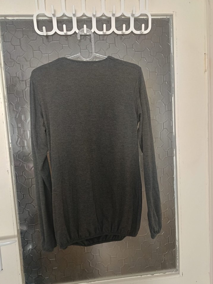 Gri V Yaka Uzun Kollu Kazağı - Görsel 4