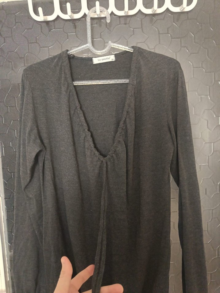 Gri V Yaka Uzun Kollu Kazağı - Görsel 2