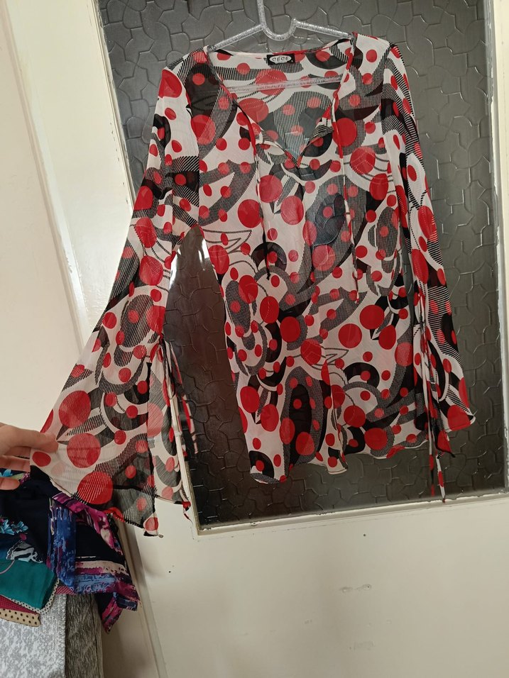 Kırmızı Gri Desenli Uzun Kollu V Yaka Bluz - Görsel 2