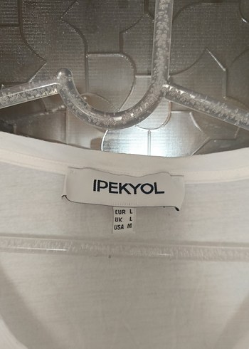 Beyaz V Yaka Kısa Kollu Kadın Tişört - Görsel 3