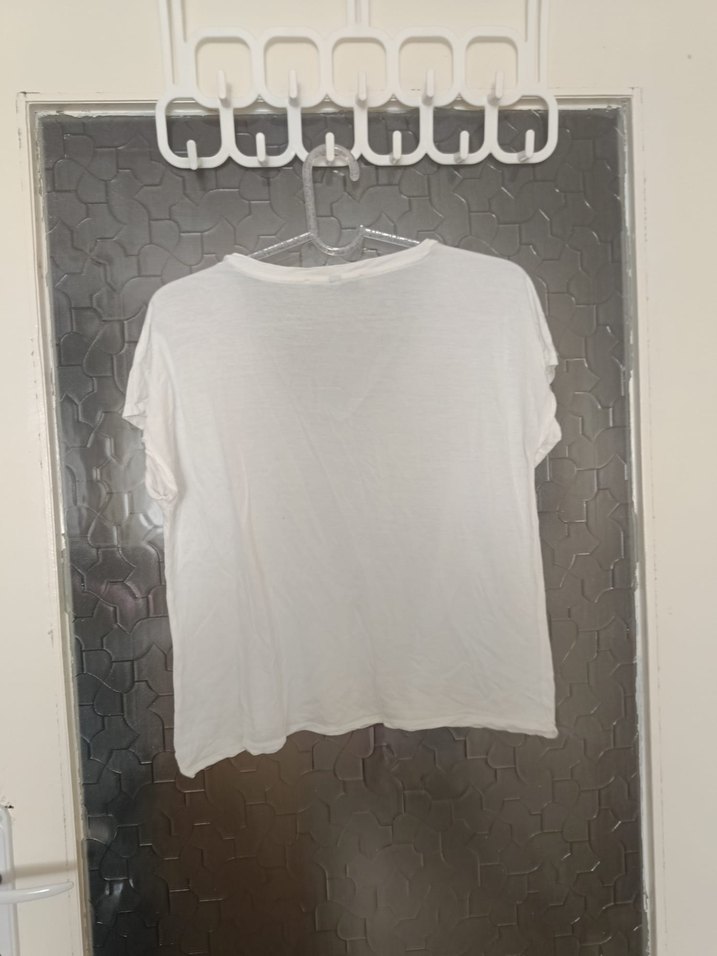 Beyaz V Yaka Kısa Kollu Kadın Tişört - Görsel 4