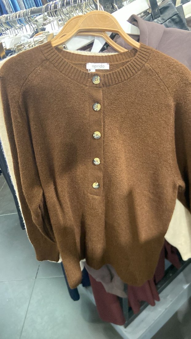 Düğmeli Kahverengi Kadın Yün Kazak - Görsel 2