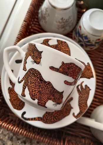 Leopar Desenli Kahverengi Fincan ve Tabak Seti