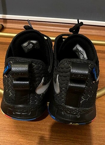 42 Beden siyah Renk Nike Lebron Witness Basketbol Ayakkabısı