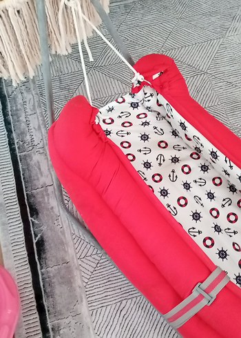 Beden Çocuklar için Kırmızı Renkli Sallanan Beşik