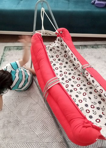 Beden Renk Çocuklar için Kırmızı Renkli Sallanan Beşik