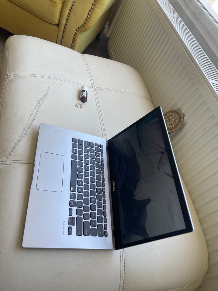 Beyaz ASUS Laptop - Görsel 4