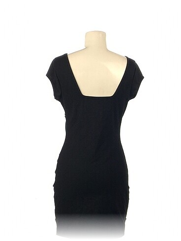 m Beden PreLoved Kısa Elbise %70 İndirimli.